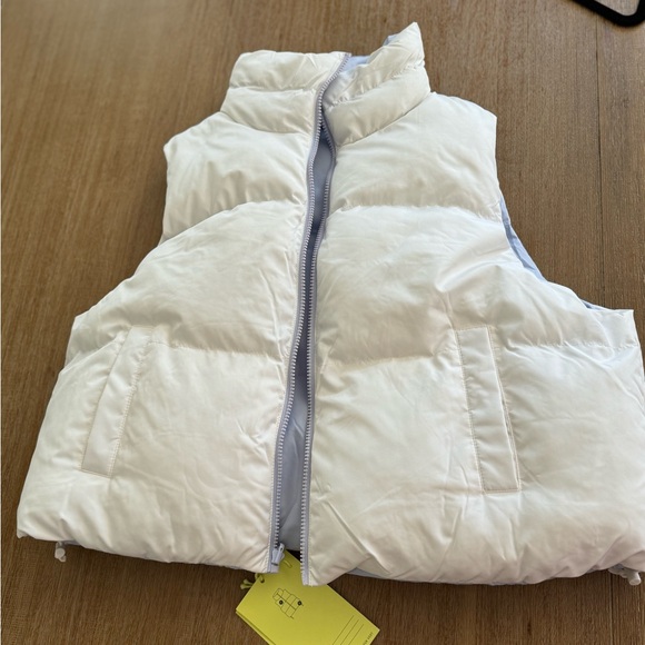 NWT ALL IN MOTION PUFFER VEST reversible - Picture 4 of 6